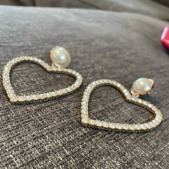 🏝️Big $5 Sale!🏝️Sugarfix Heart Shaped Rhinestone and Faux Pearl Earrings - Picture 3 of 7